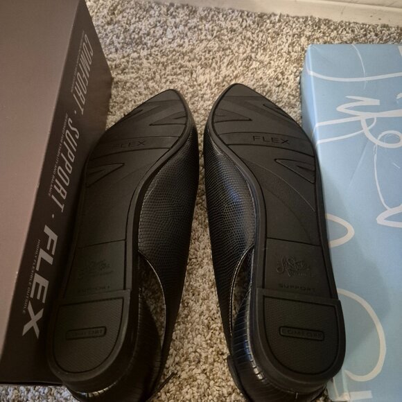 LifeStride Quicken Black Flats, new in box, 10M - Picture 2 of 3